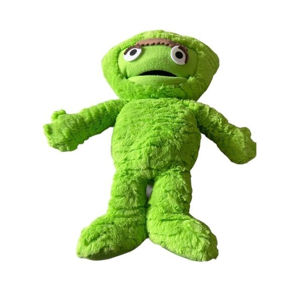 Fao Schwarz Toy's Green Sesame Street Hasbro Oscar the Grouch Action Figure 16” - Picture 1 of 10
